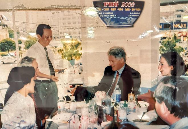 Quán phở ngay trung tâm TP.HCM được Tổng thống Mỹ Bill Clinton ghé ăn, giờ ra sao? - Ảnh 4.
