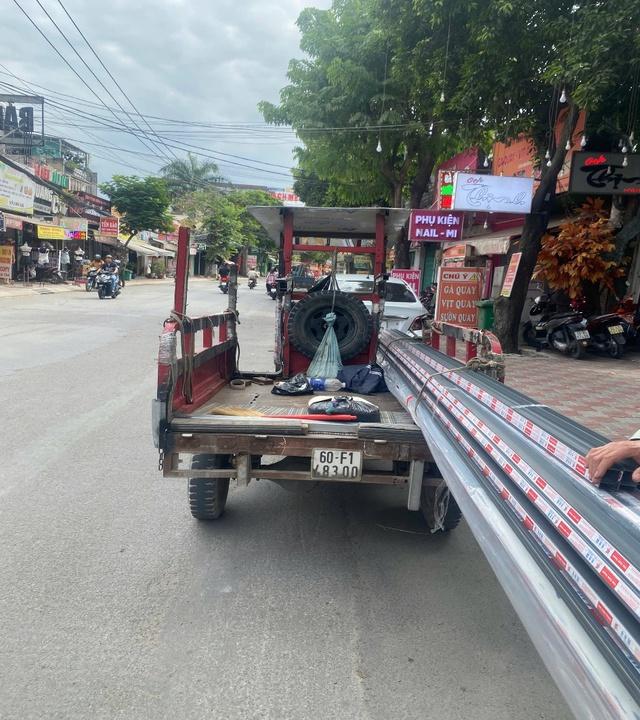 'Máy chém di động' từ xe ba gác chở hàng cồng kềnh khiến người TP.HCM lo sợ- Ảnh 4.