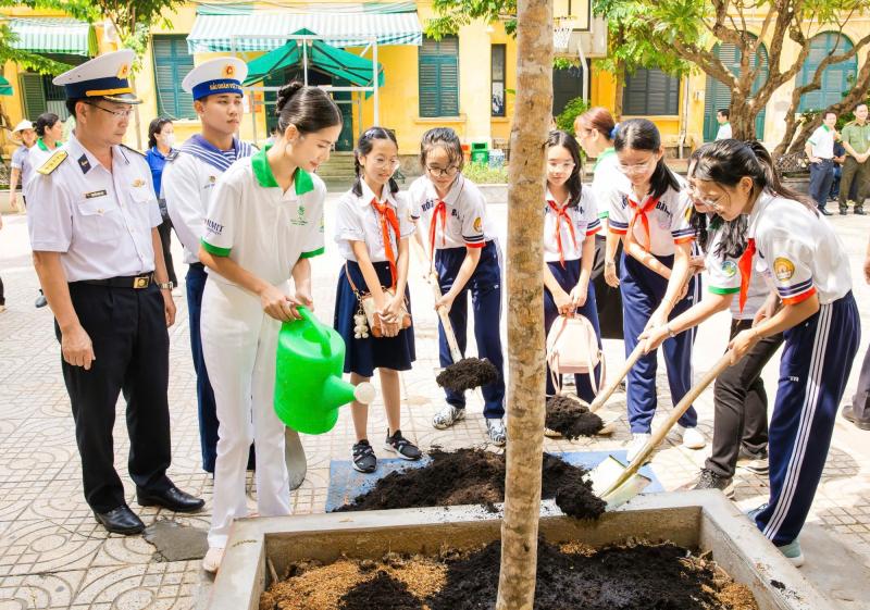 Hoa hậu Thanh Hà mang thông điệp hòa bình - môi trường đến 'đất lửa' Quảng Trị- Ảnh 2.