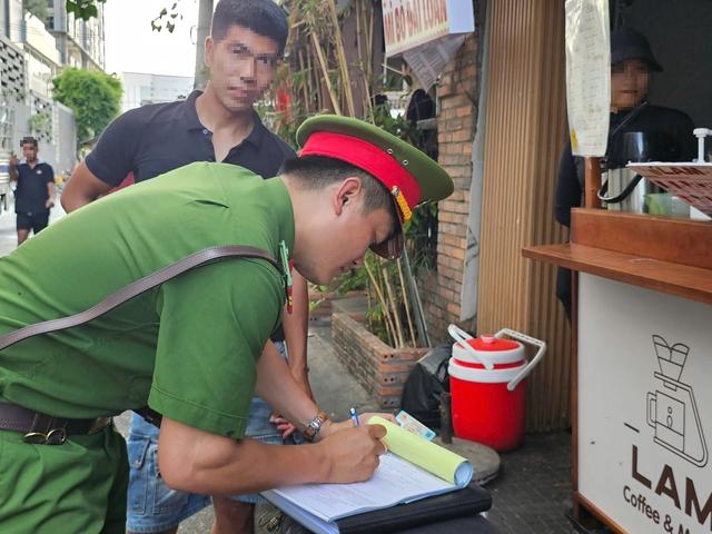 Phường Thạnh Mỹ Tây ra quân xử phạt, lập lại trật tự lòng lề đường - Ảnh 7.