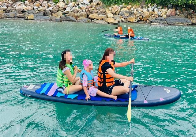 Cháy vé, cháy phòng dịp nghỉ lễ, nhiều người chọn ở nhà bấm điện thoại - Ảnh 2.