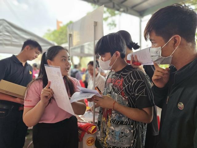 Ngày hội việc làm xã Củ Chi: Hơn 1.000 cơ hội cho người lao động - Ảnh 2.
