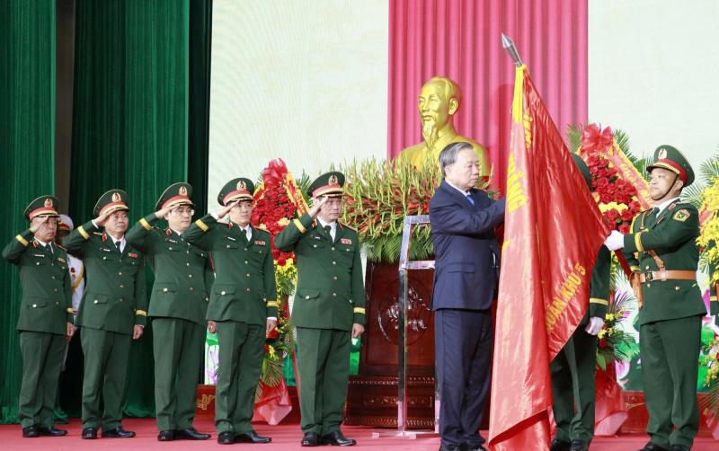 Quân khu 5 phải là lực lượng nòng cốt của nền quốc phòng toàn dân - Ảnh 1.