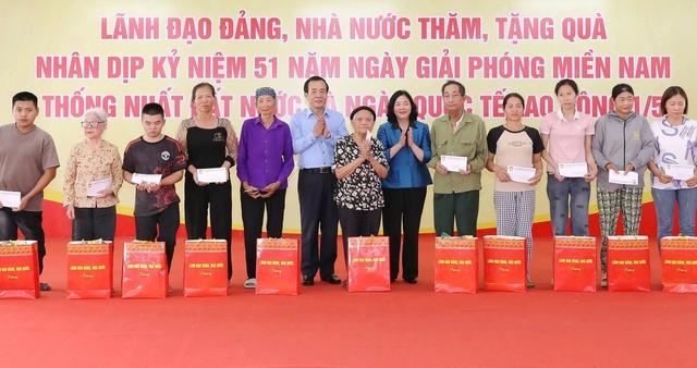 Chủ tịch MTTQ Việt Nam tặng quà cho 320 gia đình chính sách, hộ nghèo- Ảnh 1.
