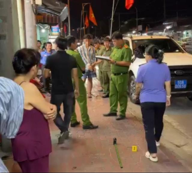 TP.HCM: Truy bắt nhanh nghi phạm mặc áo xe ôm công nghệ cướp giật tại tiệm vàng- Ảnh 1.