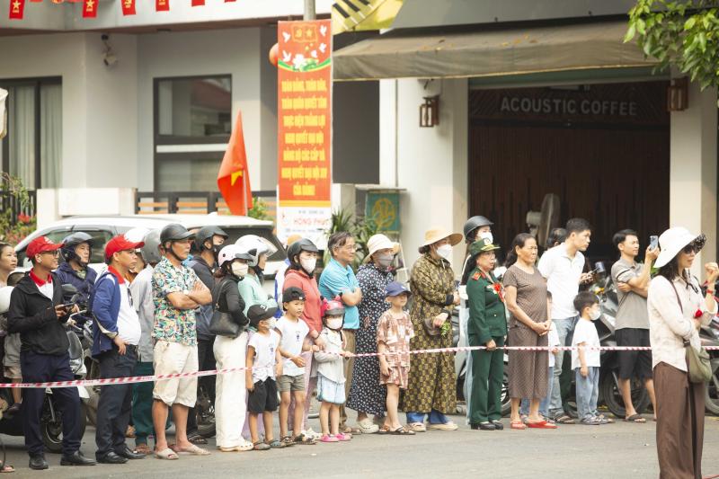 Người dân và du khách thành cổ hào hứng chứng kiến hàng trăm tay đua tranh tài- Ảnh 6.
