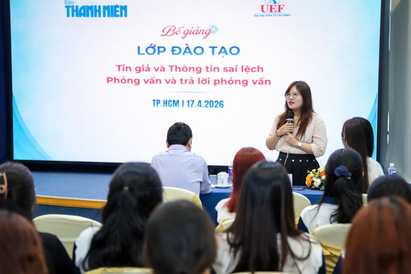 Sinh viên UEF gặp chính khách, người nổi tiếng khi học thực tế Báo Thanh Niên - Ảnh 5.