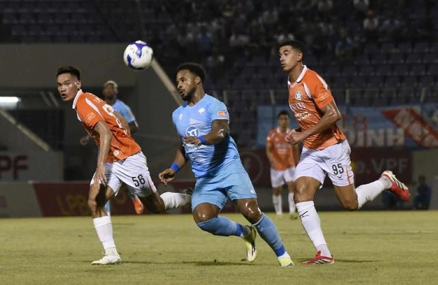 Bảng xếp hạng V-League mới nhất: HAGL thua nhưng có vị trí cực bất ngờ, CLB CAHN lừng lững tốp 1- Ảnh 1.