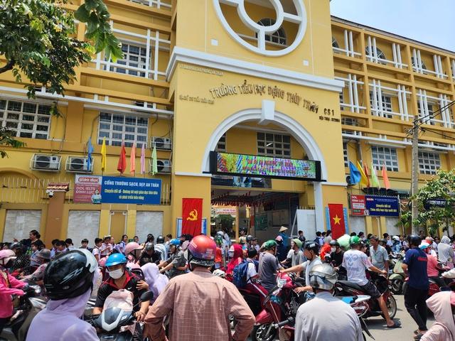 Phụ huynh tiểu học Đặng Thùy Trâm nói gì, sau nhiều ca nghi ngộ độc thực phẩm? - Ảnh 1.