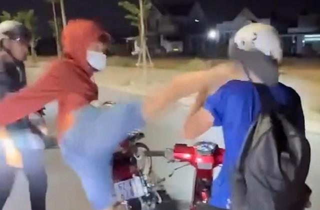 Công an Tây Ninh triệu tập nhóm thanh niên đánh học sinh - Ảnh 1.
