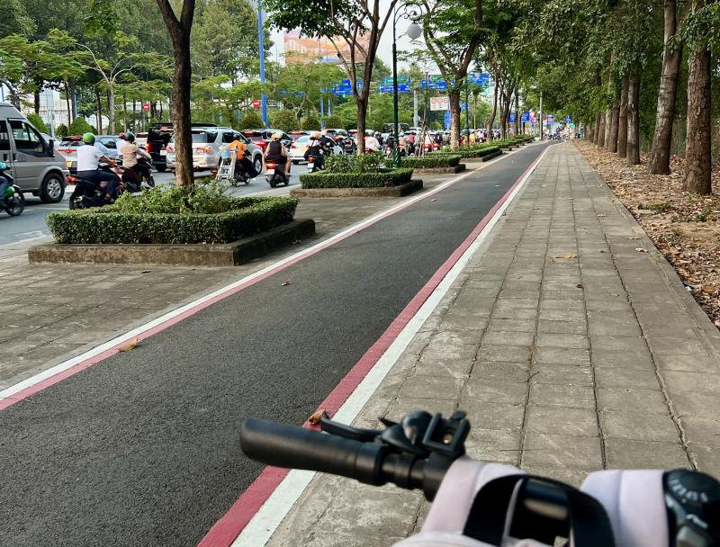 Đạp xe giữa giờ cao điểm ở tp.Hcm: Trải nghiệm thú vị 24 km - Ảnh 2.