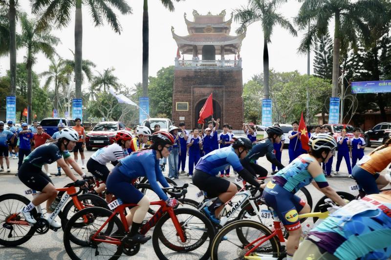 Toàn cảnh Thành cổ Quảng Trị rộn ràng nhịp bánh xe lan tỏa thông điệp hòa bình- Ảnh 18.