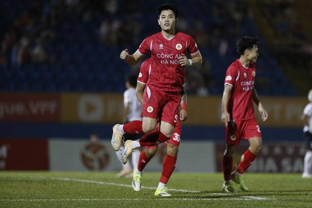 Đình Bắc chạy đà hoàn hảo cho kỳ AFF Cup đầu tiên cùng đội tuyển Việt Nam - Ảnh 1. Đình Bắc chạy đà hoàn hảo cho kỳ AFF Cup đầu tiên cùng đội tuyển Việt Nam - Ảnh 1.