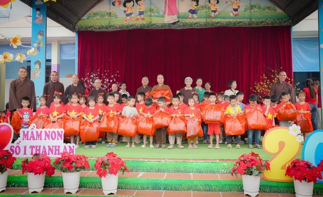 Sư thầy từ TP.HCM mang cây xanh, ánh sáng lên Điện Biên - Ảnh 4.
