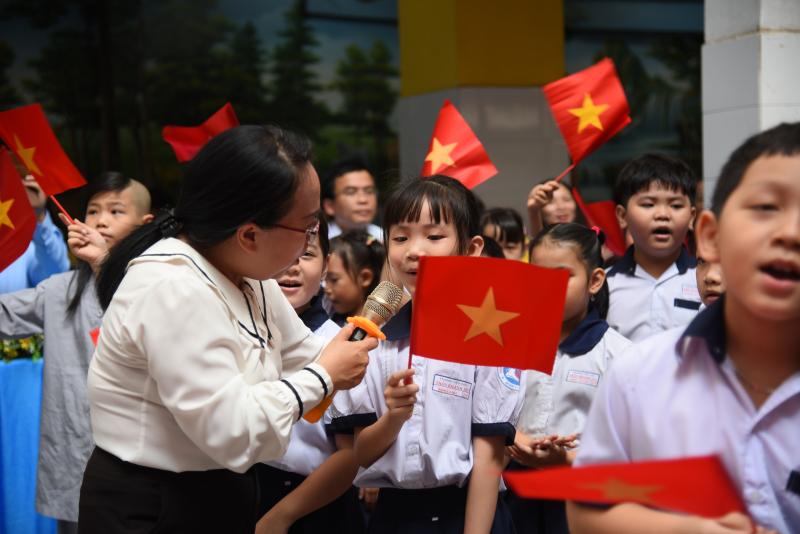 Bồi đắp lòng yêu nước cho học trò từ những điều bình dị - Ảnh 8.