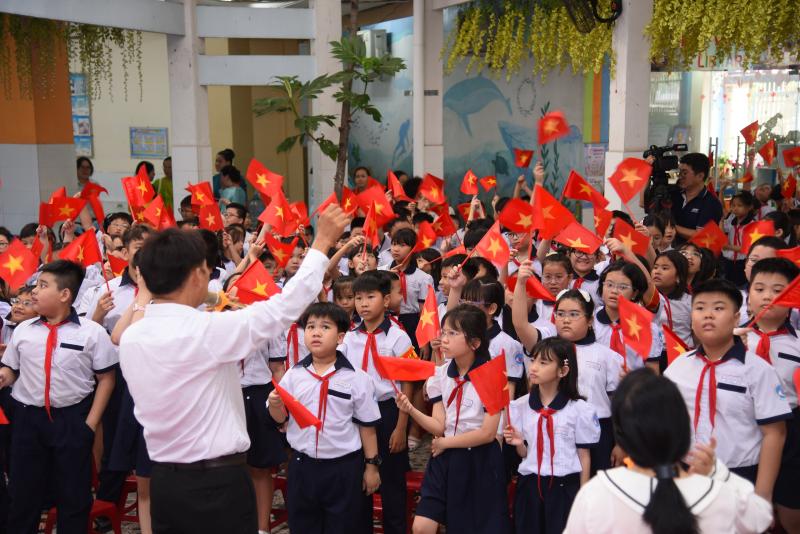 Bồi đắp lòng yêu nước cho học trò từ những điều bình dị - Ảnh 9.