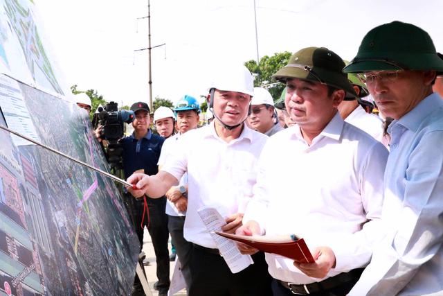 Bí thư Hà Nội 'chốt' tiến độ nút giao 'dị dạng' 785 tỉ đồng- Ảnh 2.
