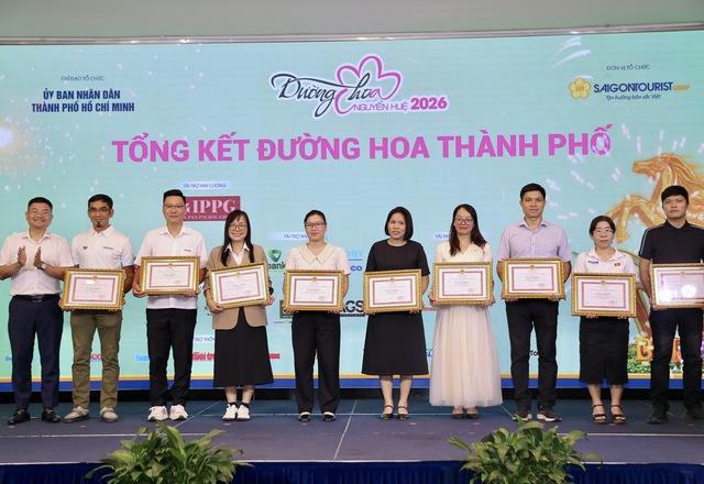 TP.HCM khen thưởng Báo Thanh Niên vì thành tích xuất sắc tại đường hoa Nguyễn Huệ 2026 - Ảnh 1.