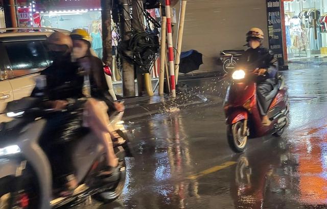 Thời tiết nghỉ lễ 30.4 - 1.5, miền Bắc mưa giông, Nam bộ nóng 36 độ C- Ảnh 1.