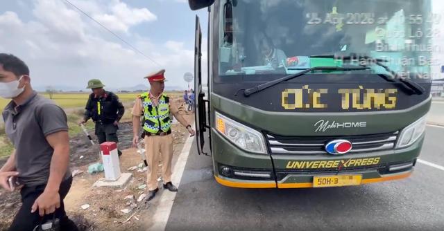 Xe khách nhồi thêm 13 người từ TP.HCM đi Nha Trang bị phạt gần 100 triệu - Ảnh 1.