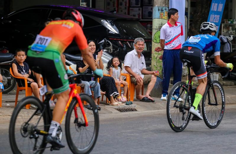 Khơi dậy nhịp đập hòa bình, tăng tình hữu nghị qua một giải đua xe đạp- Ảnh 3.