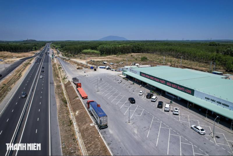Cao tốc TP.HCM - Vân Phong thiếu trạm dừng, tài xế lưu ý dịp 30.4 - 1.5 - Ảnh 2.