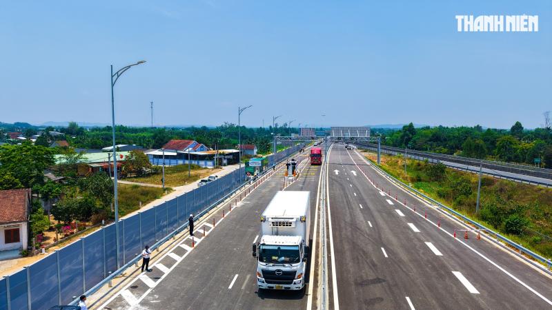 Cao tốc Quảng Ngãi - Hoài Nhơn chính thức thông xe- Ảnh 1.