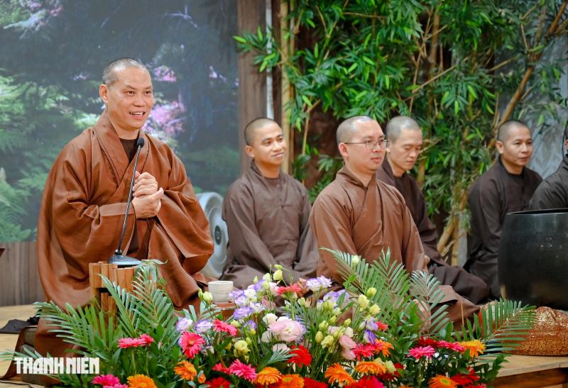 Giỗ tổ Hùng Vương: Người dân TP.HCM đi chùa, học cách 'quay về với chính mình'- Ảnh 7.