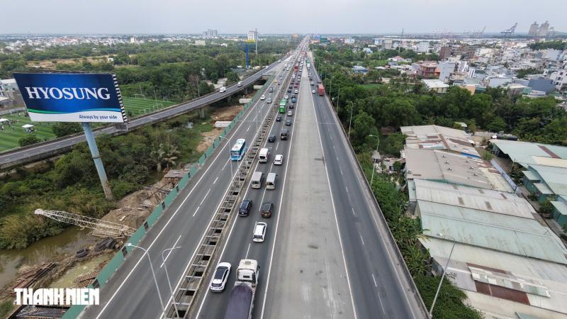 Giỗ tổ Hùng Vương: Cao tốc TP.HCM - Long Thành - Dầu Giây đông nghẹt xe - Ảnh 1.