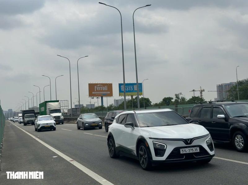 Giỗ tổ Hùng Vương: Cao tốc TP.HCM - Long Thành - Dầu Giây đông nghẹt xe - Ảnh 4.