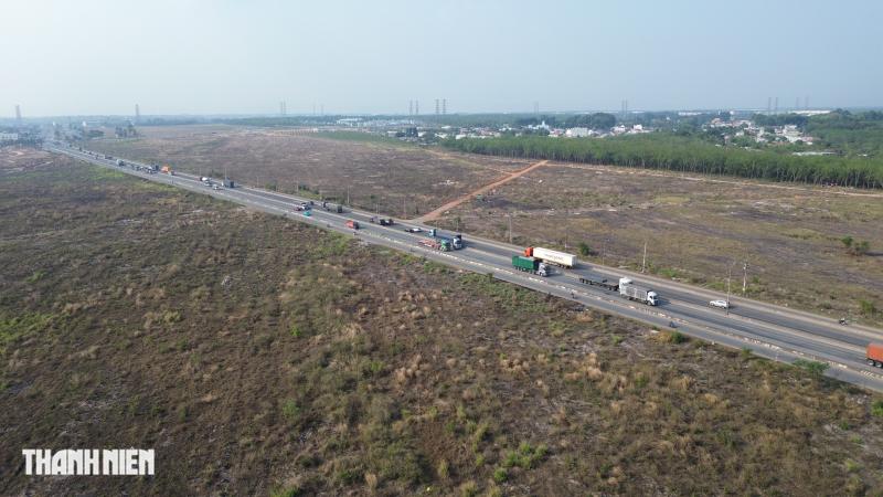 Đồng Nai tháo dỡ trạm thu phí quốc lộ 51 đảm bảo an toàn giao thông - Ảnh 8.