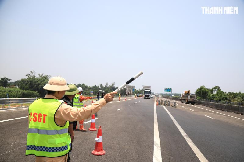 Cao tốc Quảng Ngãi - Hoài Nhơn chính thức thông xe- Ảnh 2.