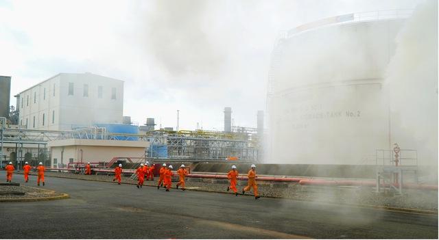 Nhiệt điện Phú Mỹ diễn tập chữa cháy và cứu nạn, cứu hộ cấp Thành phố  - Ảnh 1.