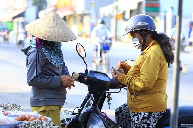 Giá thực phẩm tăng: Lao động ở TP.HCM than '100.000 đồng không đủ 3 bữa'- Ảnh 6.