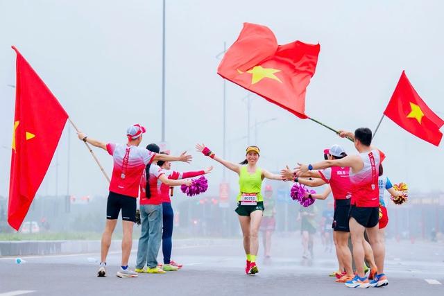 Gần 700 chiến sĩ công an cùng hàng nghìn VĐV tranh tài giải chạy ý nghĩa tại Nghệ An- Ảnh 4.