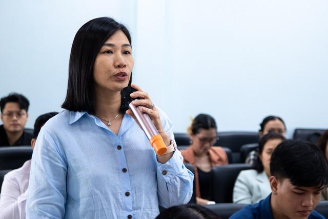 Đưa doanh nghiệp xuống trường phổ thông để hướng nghiệp sớm cho học sinh - Ảnh 2.