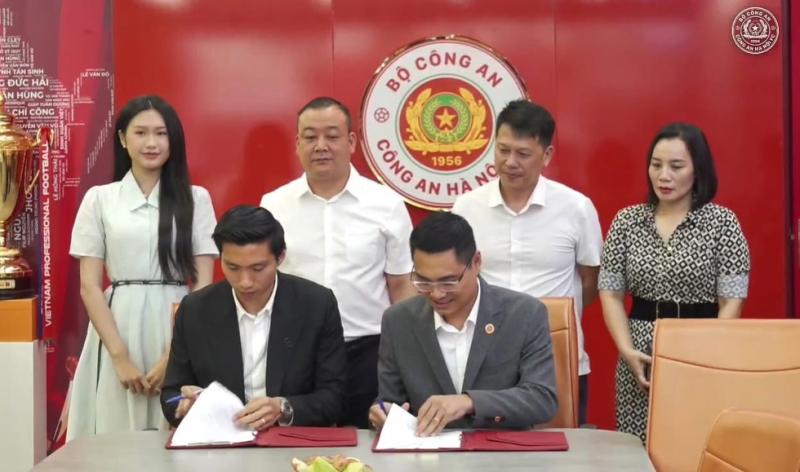 Đoàn Văn Hậu được CLB CAHN tái ký hợp đồng, Doãn Hải My chứng kiến ngày vui của chồng- Ảnh 1.