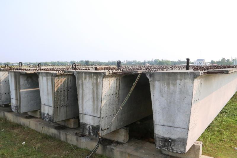 Đà Nẵng: Cận cảnh cầu 220 tỉ bắc qua sông Trường Giang treo gần cả thập niên - Ảnh 1.