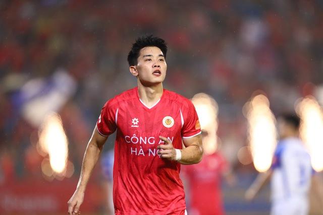 Quang Hải và Đình Bắc càng đá càng ăn ý, ông Polking vui hết nấc: Thầy Kim mừng gấp bội - Ảnh 2.