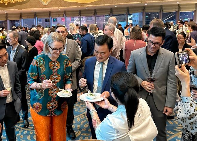 Hương vị Úc 2026 tại TP.HCM: Món ngon từ cô gái Việt đầu tiên đạt sao Michelin - Ảnh 4.