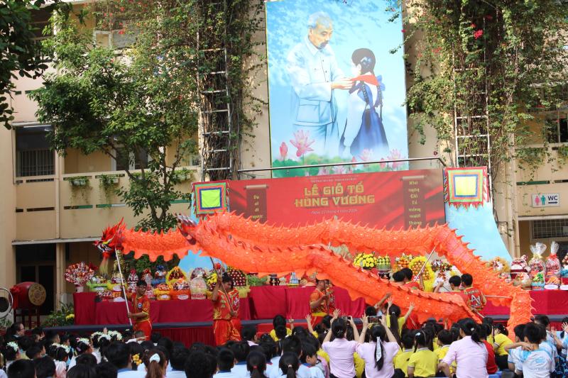 Bất ngờ với hoạt cảnh sân khấu hóa lễ giỗ tổ Hùng Vương tại TP.HCM - Ảnh 2.