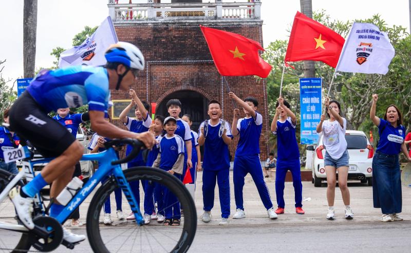 Khơi dậy nhịp đập hòa bình, tăng tình hữu nghị qua một giải đua xe đạp- Ảnh 4.