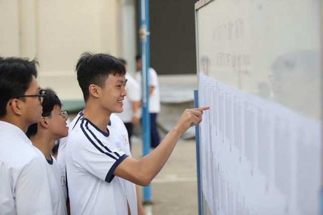 Thí sinh có từ 2 chứng chỉ ngoại ngữ được ưu tiên ra sao? - Ảnh 1.