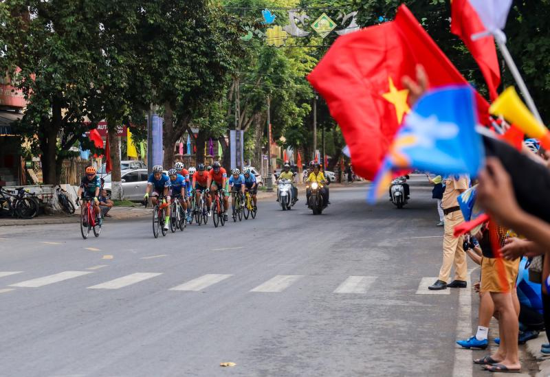 Khơi dậy nhịp đập hòa bình, tăng tình hữu nghị qua một giải đua xe đạp- Ảnh 5.