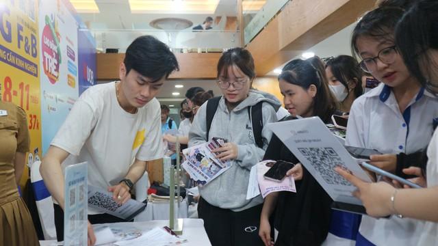 Nhiều việc làm lương cao, có vị trí thu nhập lên đến 50 triệu đồng/tháng - Ảnh 1.