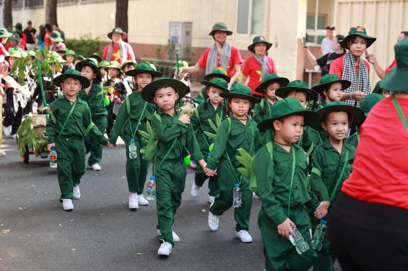Rực rỡ cờ hoa mừng ngày 30.4, kỷ niệm 51 năm đất nước thống nhất- Ảnh 2.