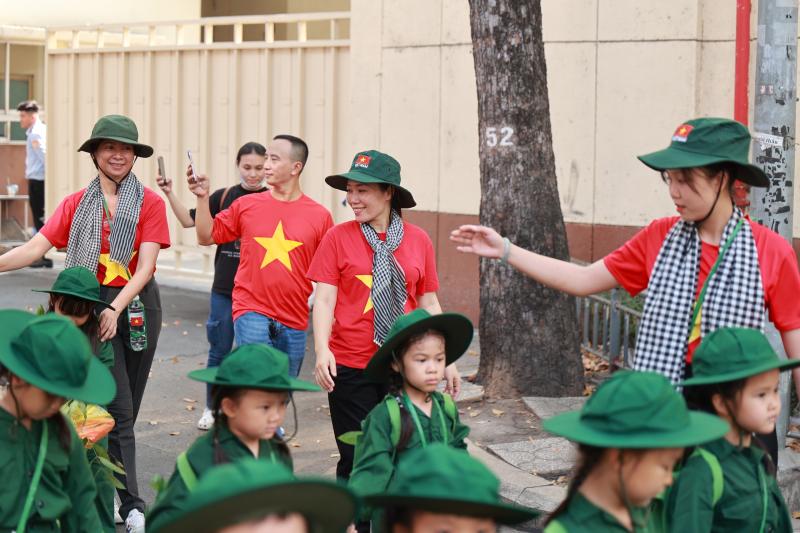 Rực rỡ cờ hoa mừng ngày 30.4, kỷ niệm 51 năm đất nước thống nhất- Ảnh 6.
