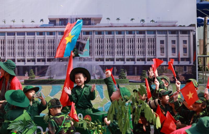 Rực rỡ cờ hoa mừng ngày 30.4, kỷ niệm 51 năm đất nước thống nhất- Ảnh 14.