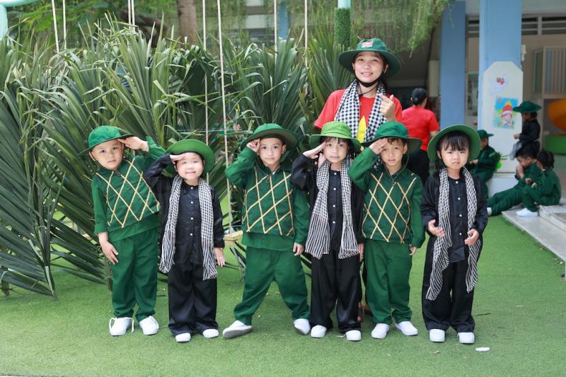 Rực rỡ cờ hoa mừng ngày 30.4, kỷ niệm 51 năm đất nước thống nhất- Ảnh 17.