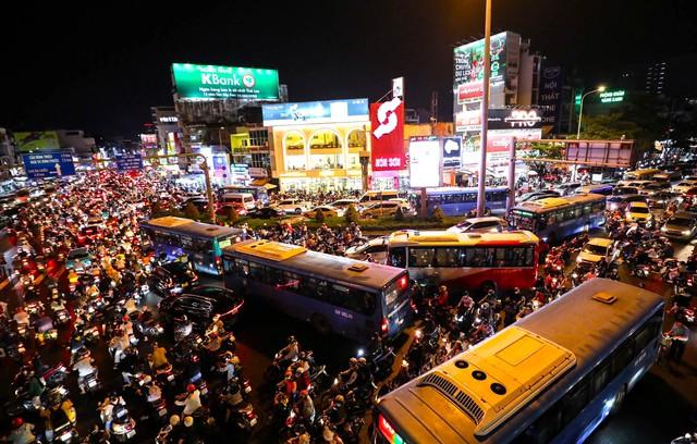 Đề xuất dự án 10.000 tỉ lột xác 'điểm đen' ùn tắc ngã tư Hàng Xanh- Ảnh 1.